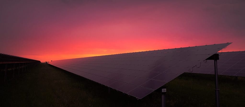 ferme solaire panneaux